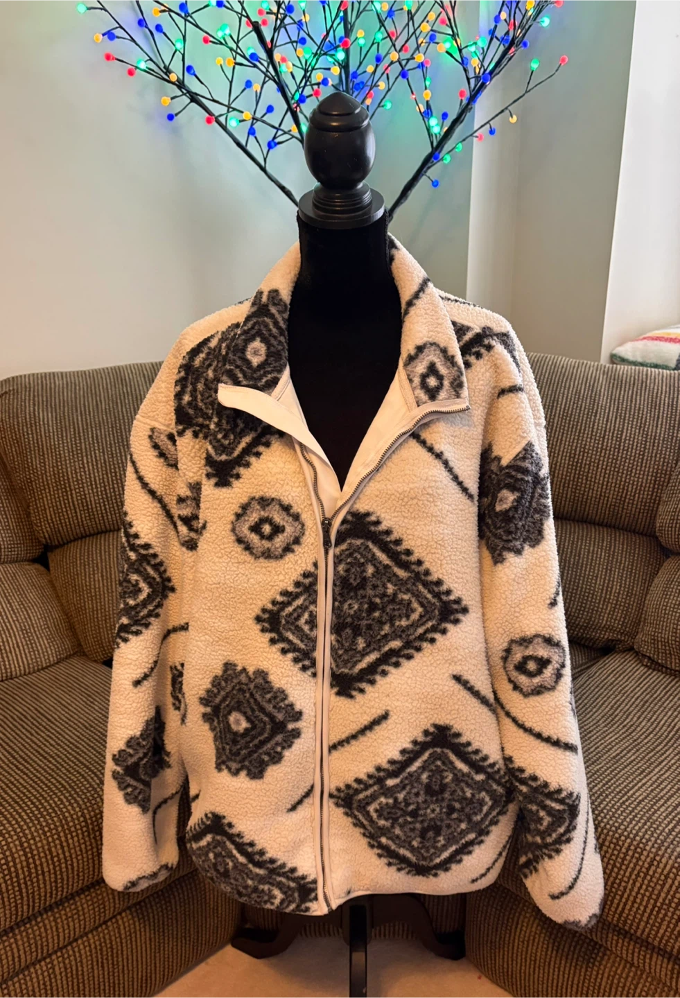 ✨✨Cozy Cream & Black Tribal Print Fleece Jacket