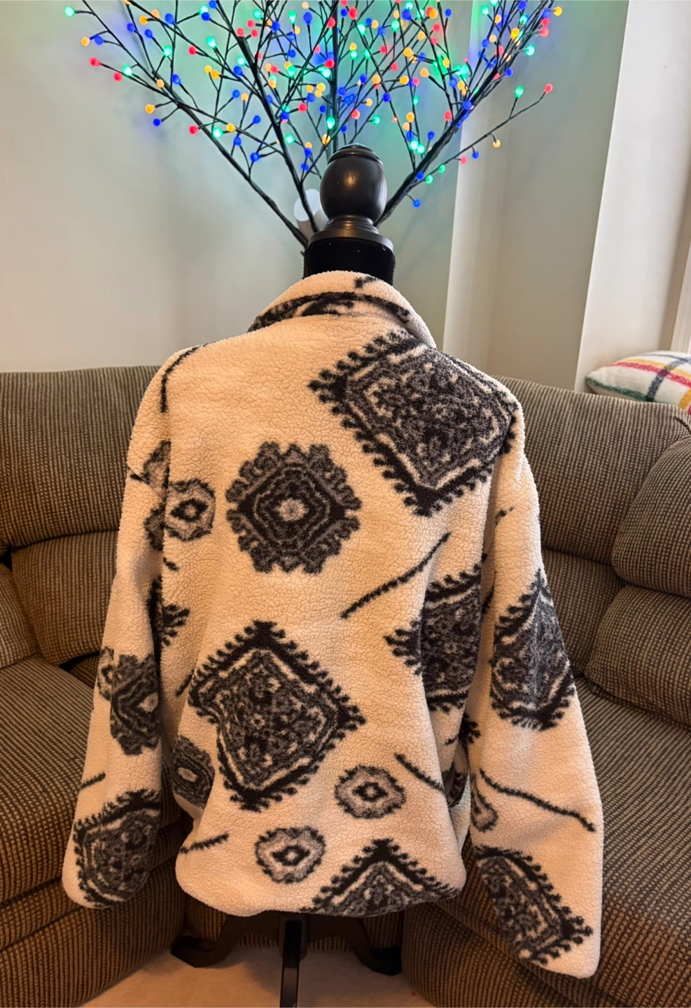 ✨✨Cozy Cream & Black Tribal Print Fleece Jacket - photo 3
