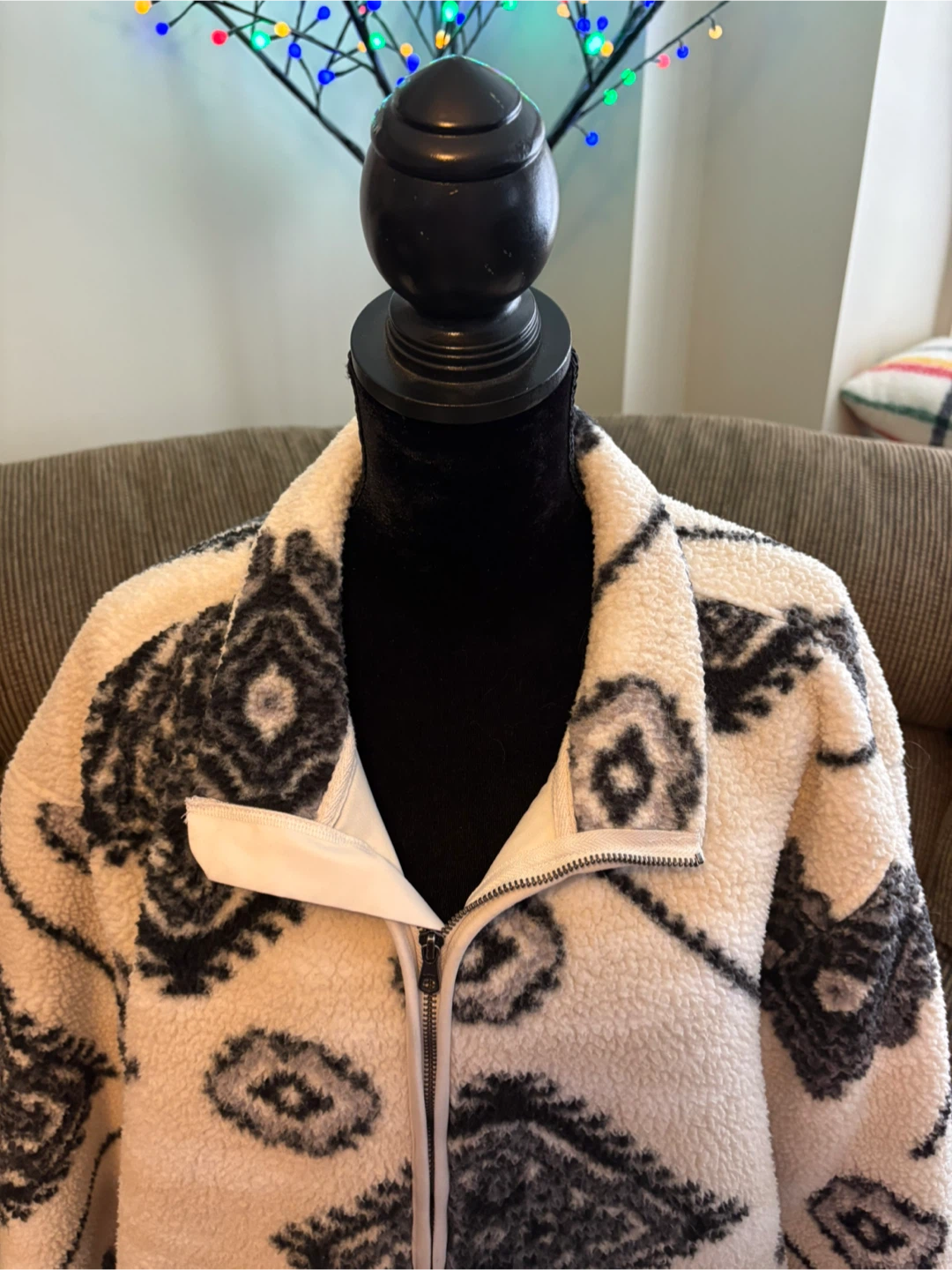 ✨✨Cozy Cream & Black Tribal Print Fleece Jacket - photo 5