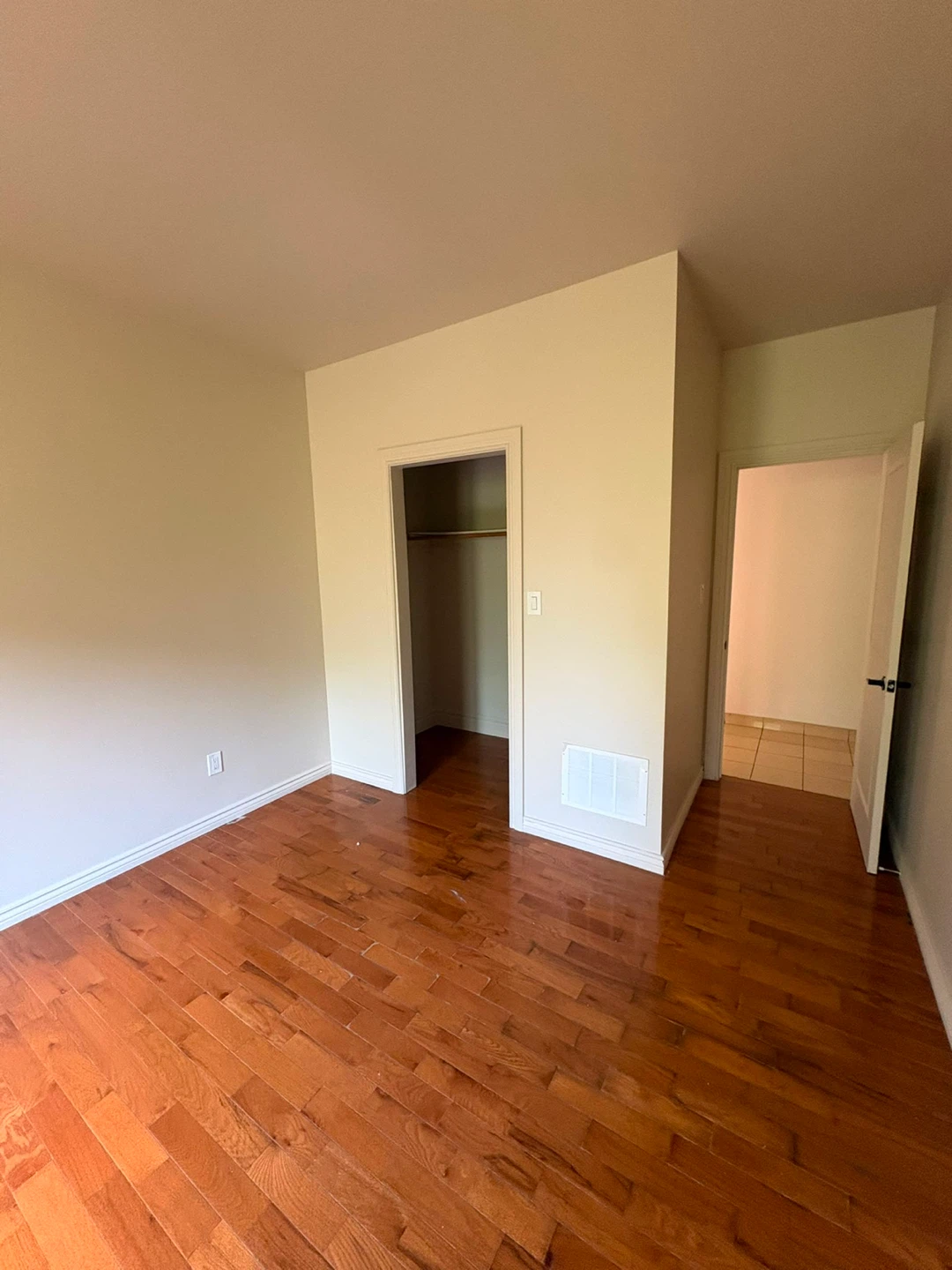 Room for Rent - photo 5