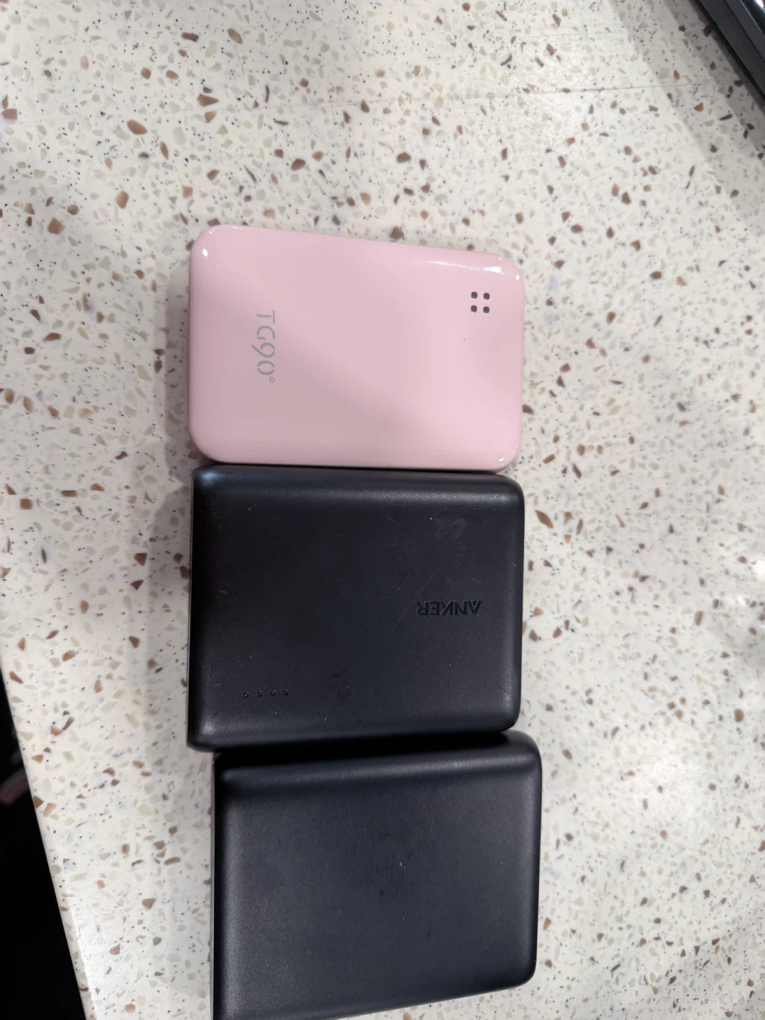 3 Power Banks: Anker, TG90, and Black