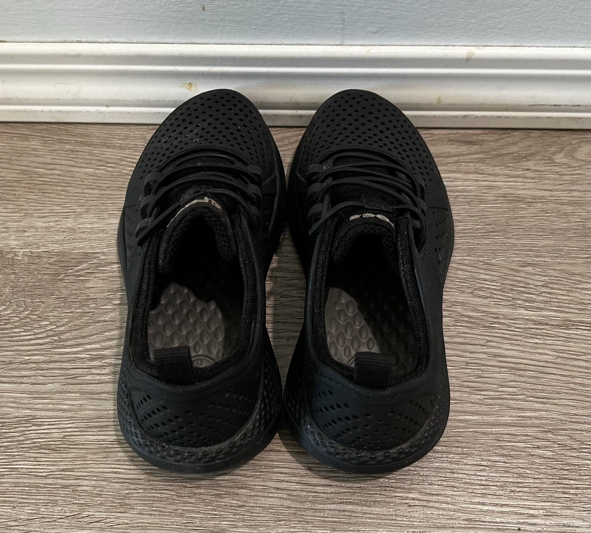 Kids Crocs Size 13 - photo 2