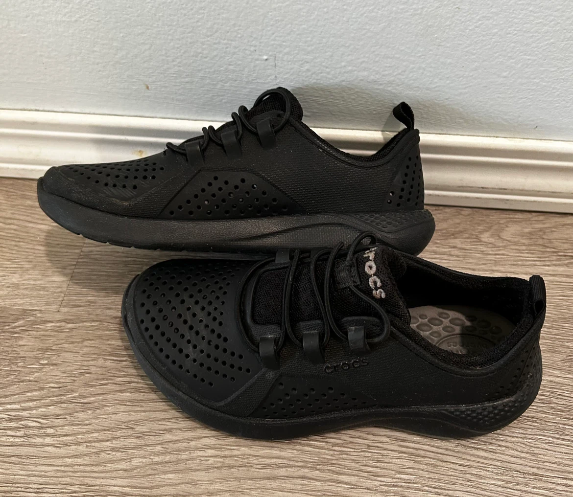 Kids Crocs Size 13 - photo 3