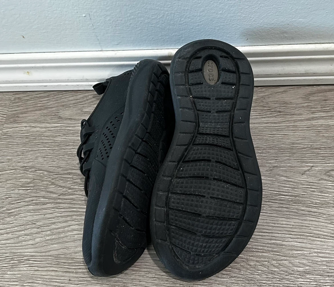 Kids Crocs Size 13 - photo 4