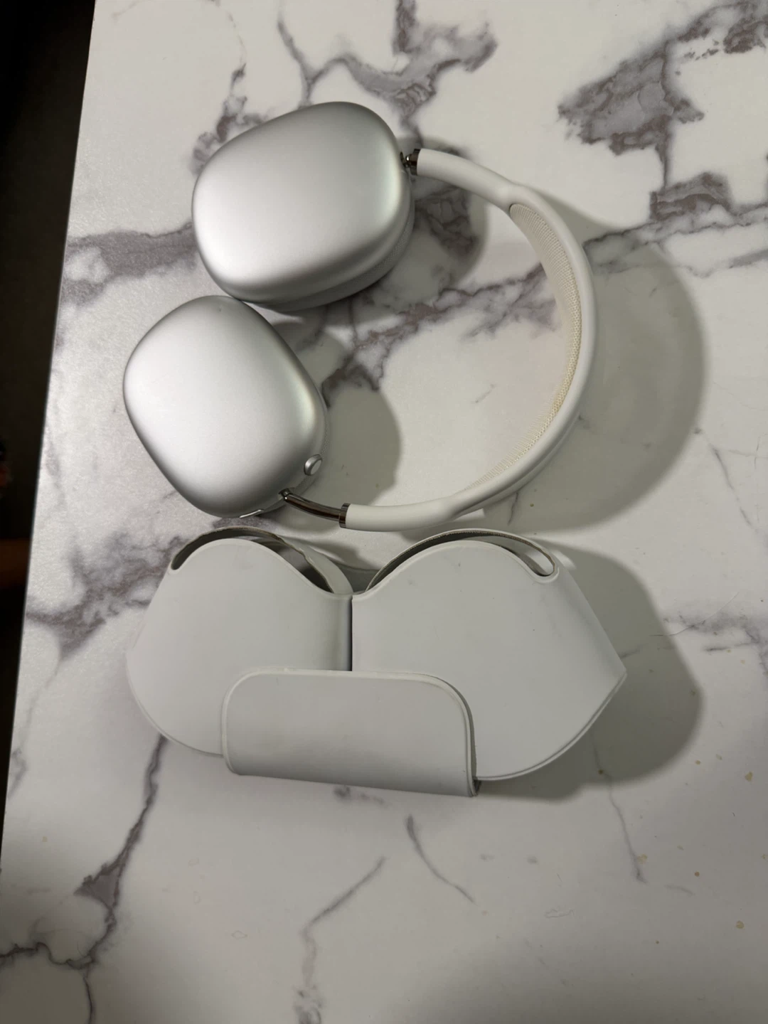 AirPods Max Gen 1 Silver