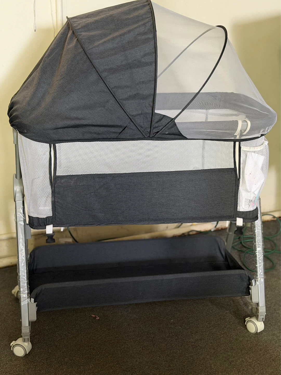 Infant Bassinet with Mosquito Net - photo 2