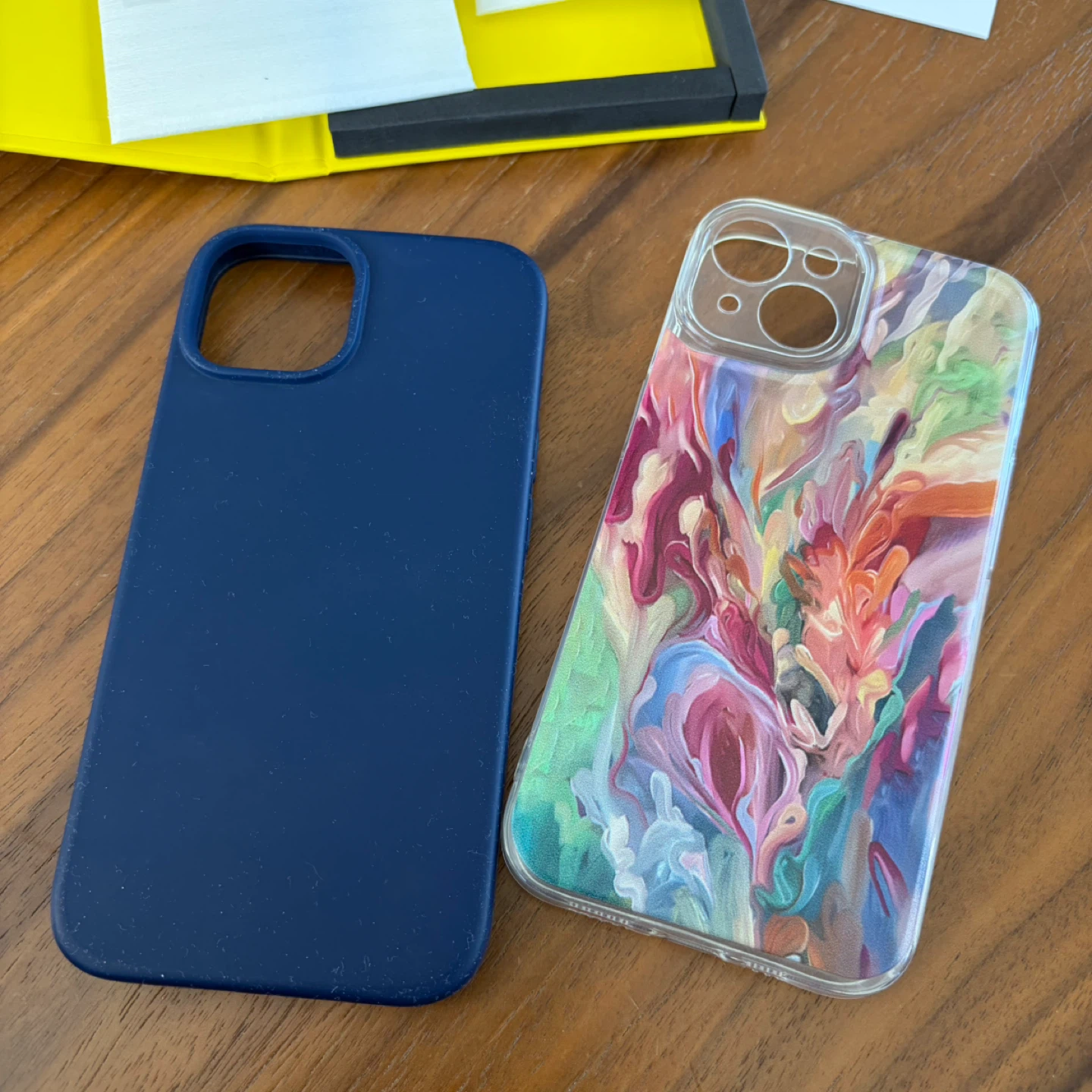 Two iPhone 14 Cases + Two Tempered Glass Screen Protector - photo 2
