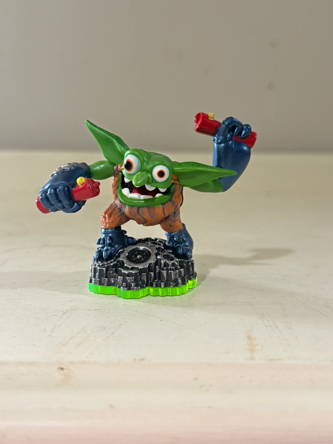 Skylanders Boomer Series 1 Green Base Figure Tech Element
