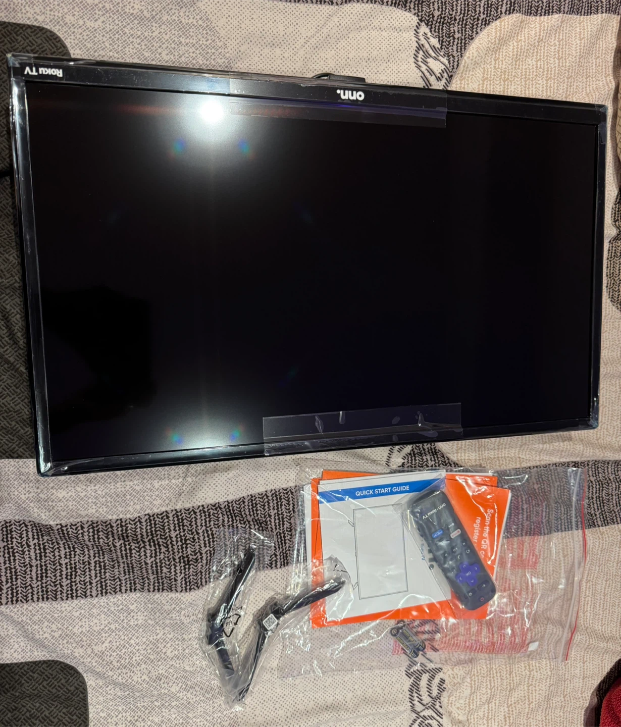 Onn. TV 24 inch smart tv - photo 2