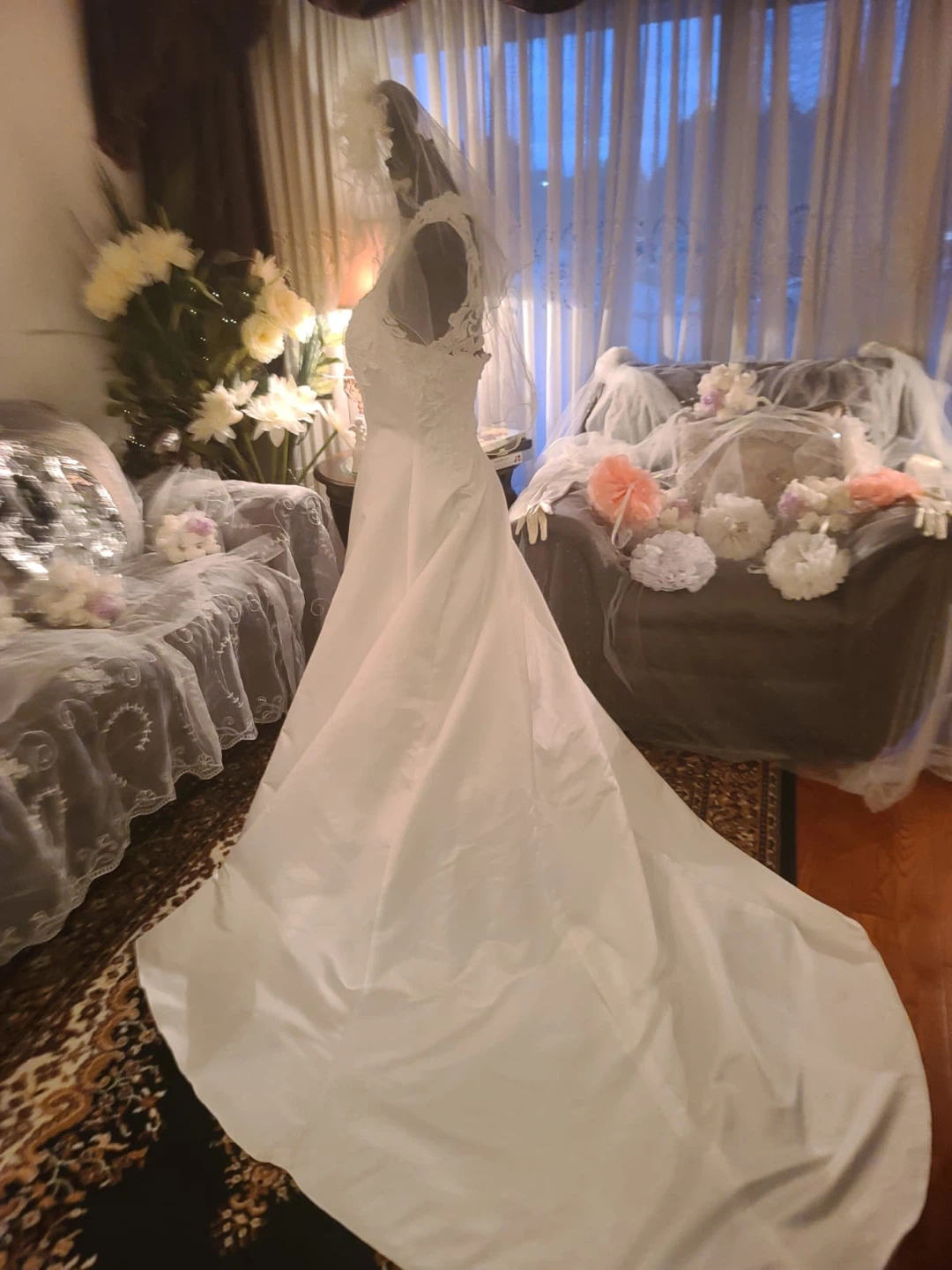 White Wedding Dress with Veil - photo 5