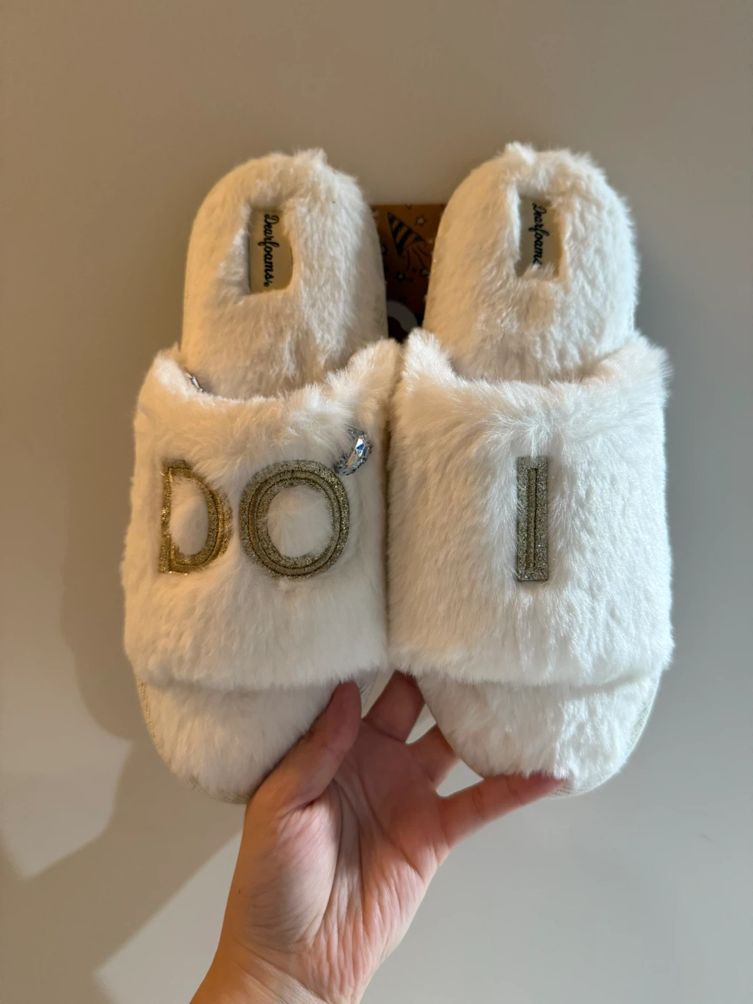 Dearfoams White Fuzzy “I DO” Slippers size women US 9-10
