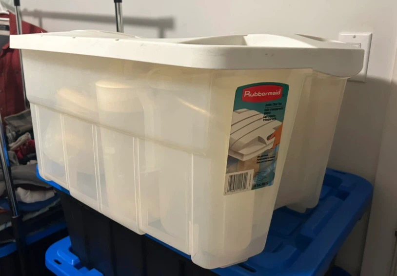 Rubbermaid Storage Bin