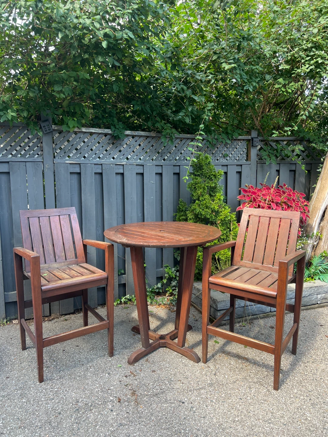 Kingsley Bate Teak bistro Patio Set