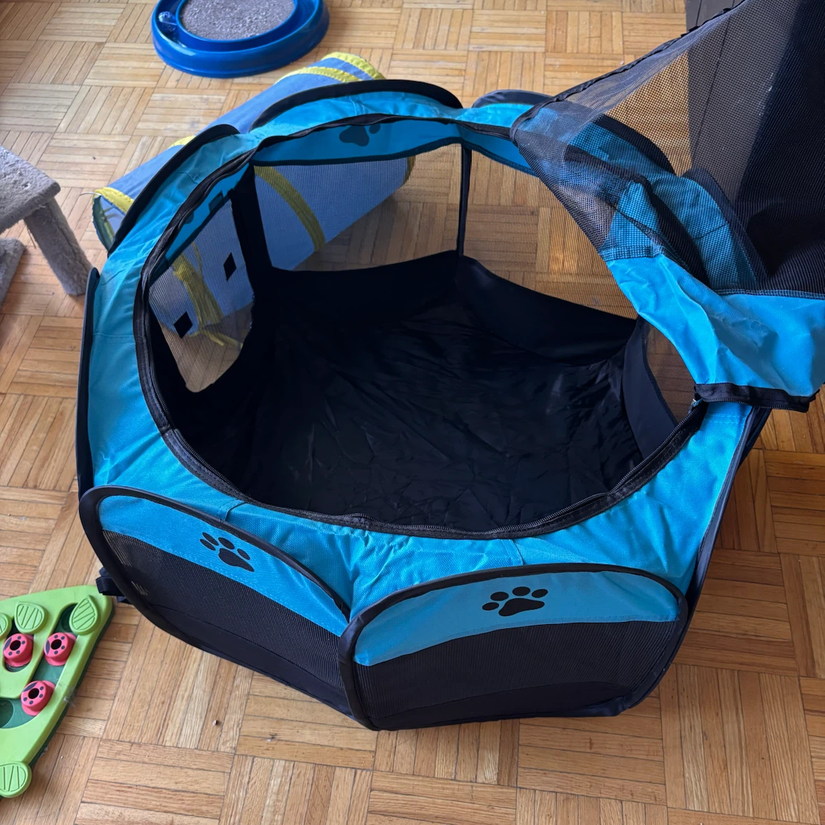 Small pet playpen and collapsible bowl