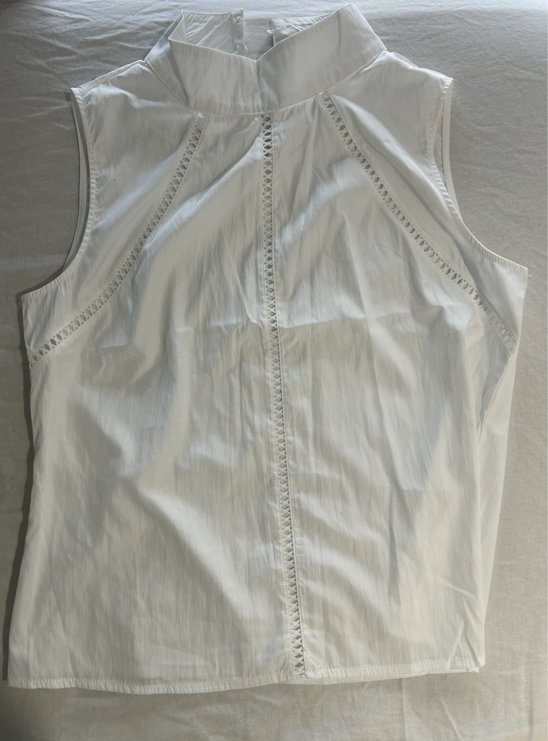 White sleeveless top and pants set - photo 2