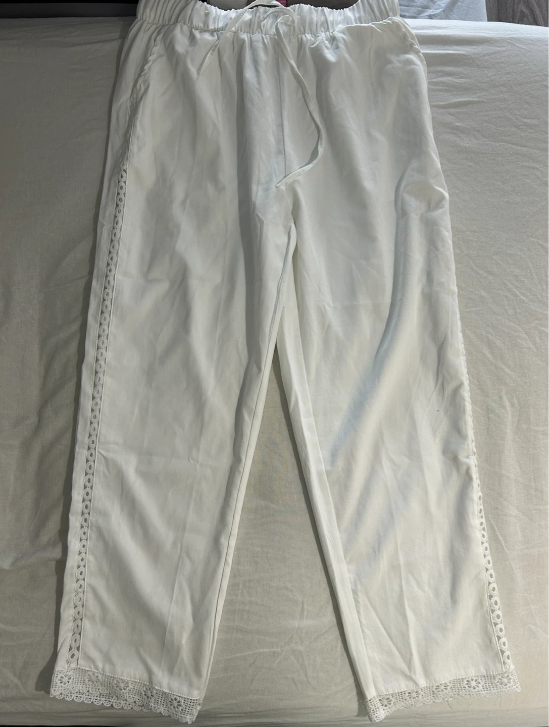 White sleeveless top and pants set - photo 3