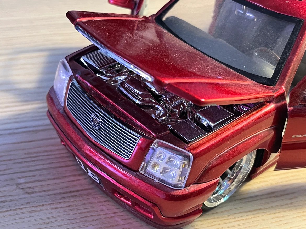Cadillac Escalade Diecast Model Car - photo 3