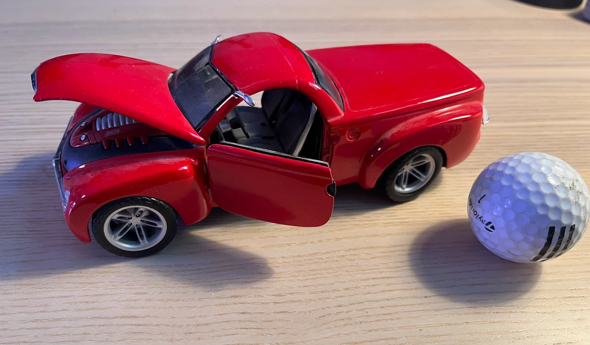 Maisto 2000 Chevrolet SSR Diecast 1/25 Scale - photo 2
