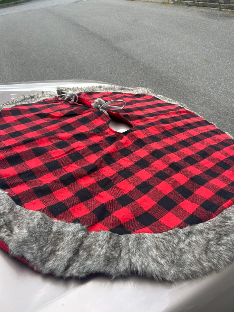 Buffalo Plaid Christmas Tree Skirt with Faux Fur Trim