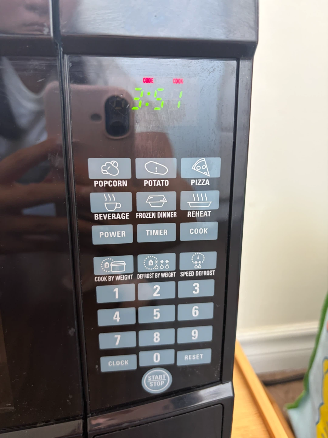 RCA Microwave - photo 2