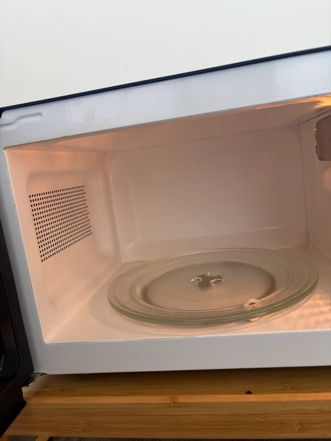 RCA Microwave - photo 3