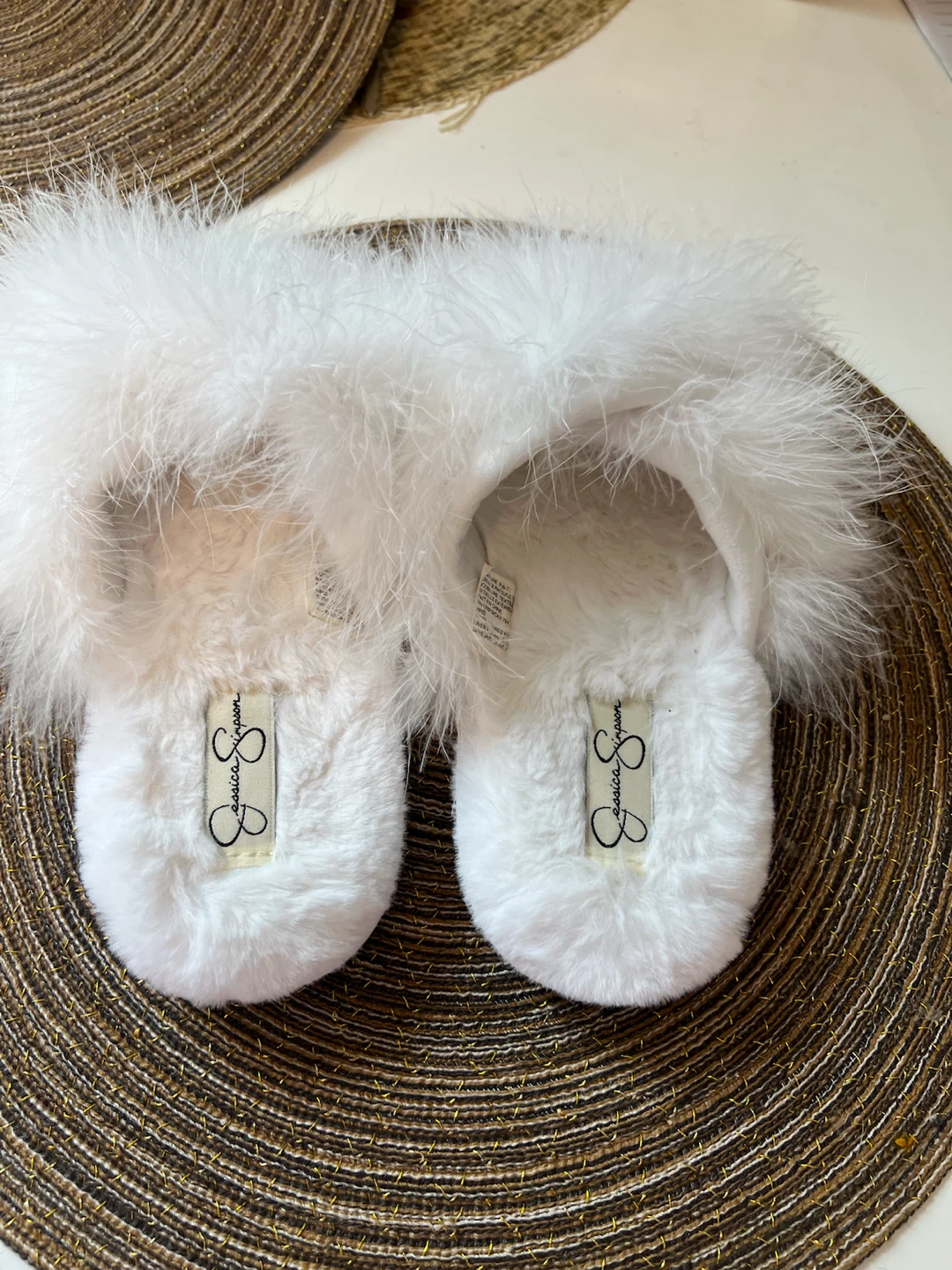 Jessica Simpson White Feather Slippers Size S/M - photo 2