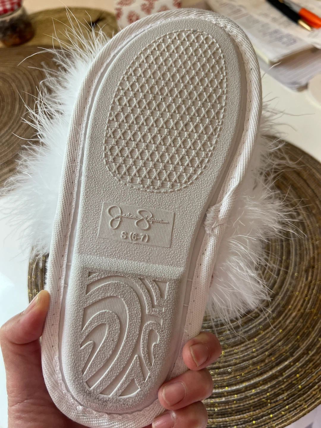Jessica Simpson White Feather Slippers Size S/M - photo 4