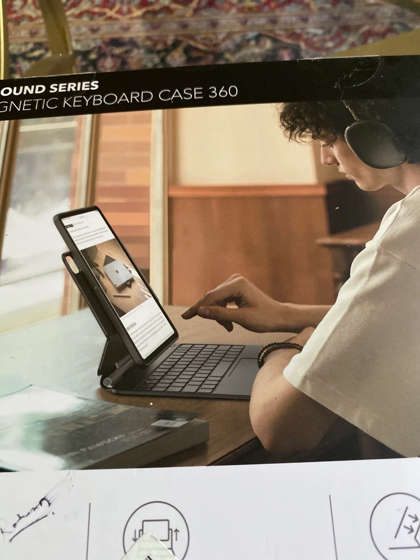 ESR Magnetic Keyboard Case 360 for iPad Pro 11 - photo 2