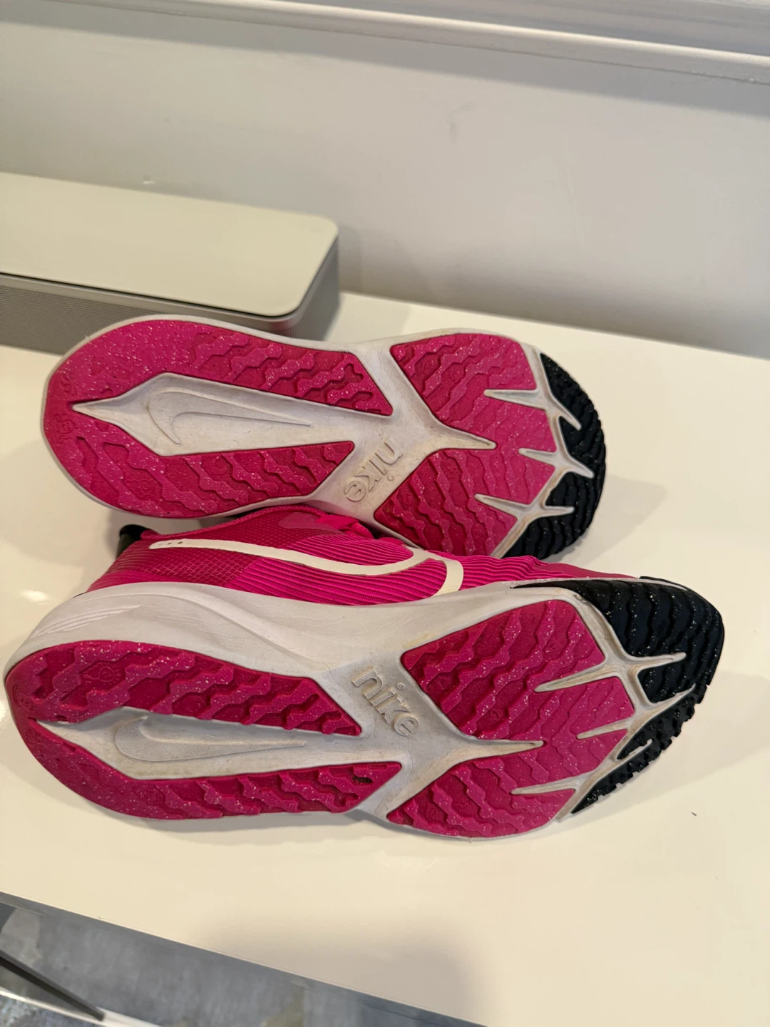 Size 4 youth Nike running shoes - photo 4