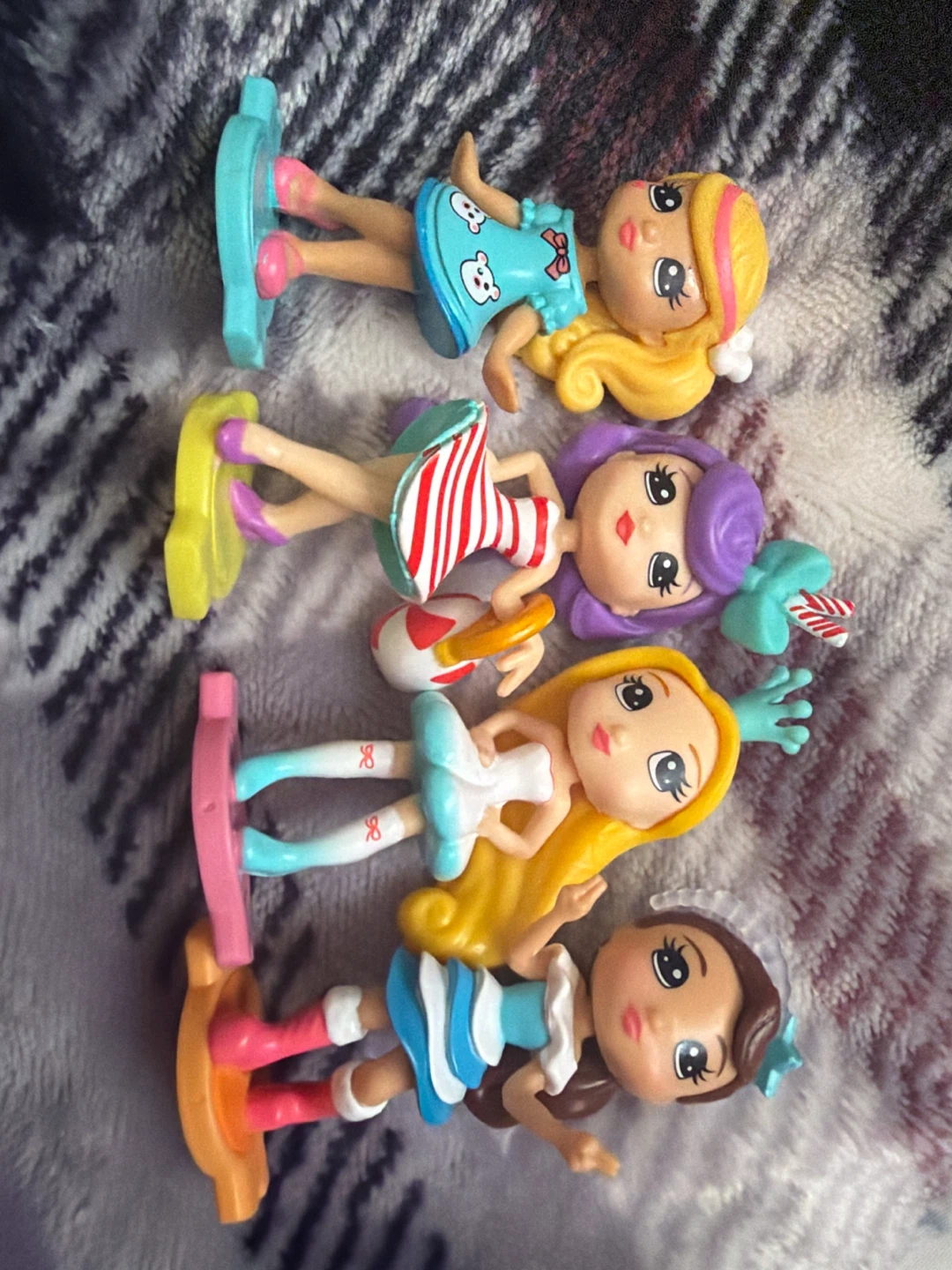 Lot of 4 Party Popteenies Mini Dolls