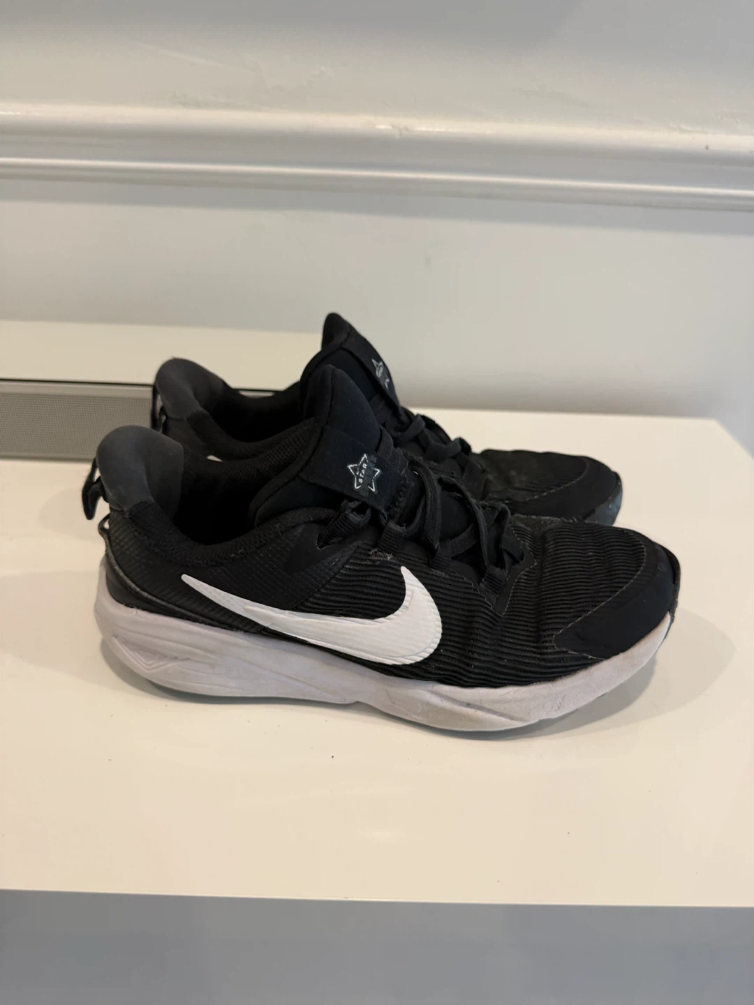 Size 3 girls Nike running shoes -pls read