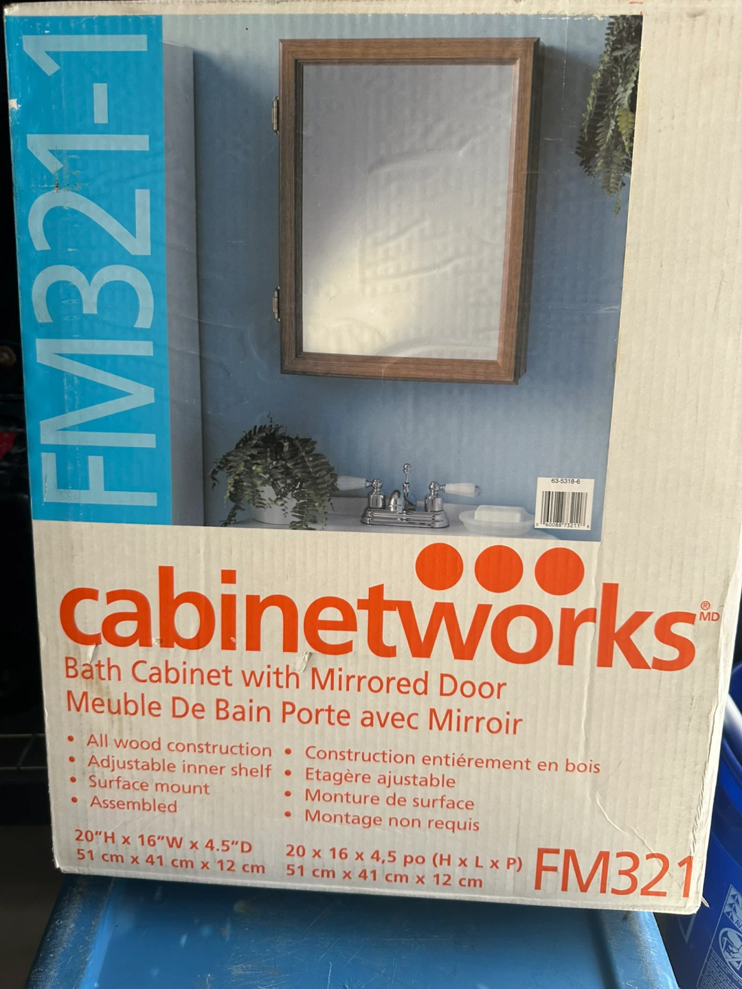 Bath Cabinet with Mirrored Door