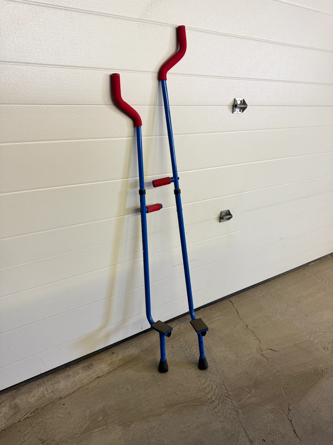 Walkaroo Stilt Walkers - photo 2