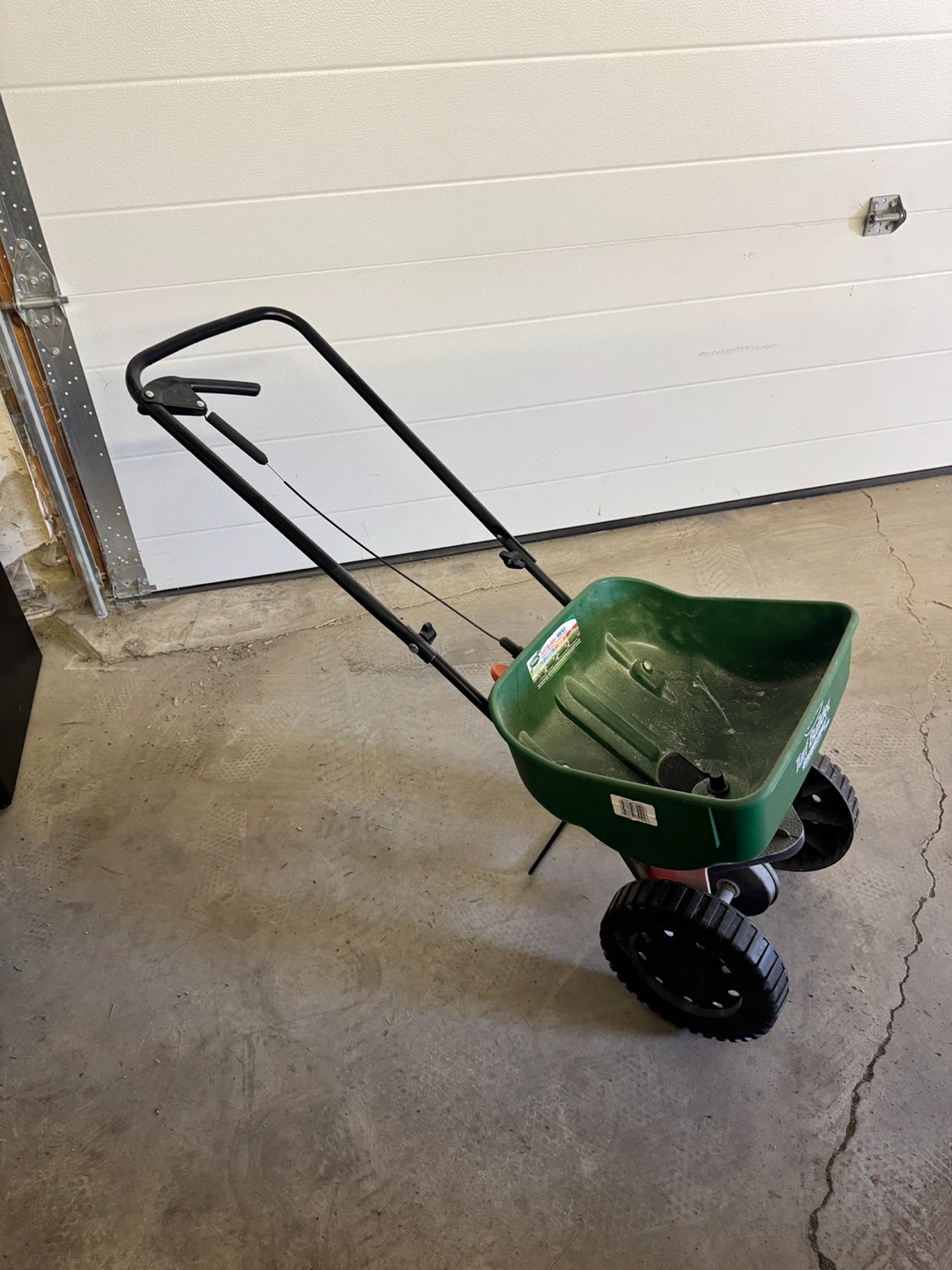 Scotts Turf Builder Edgeguard Mini Spreader