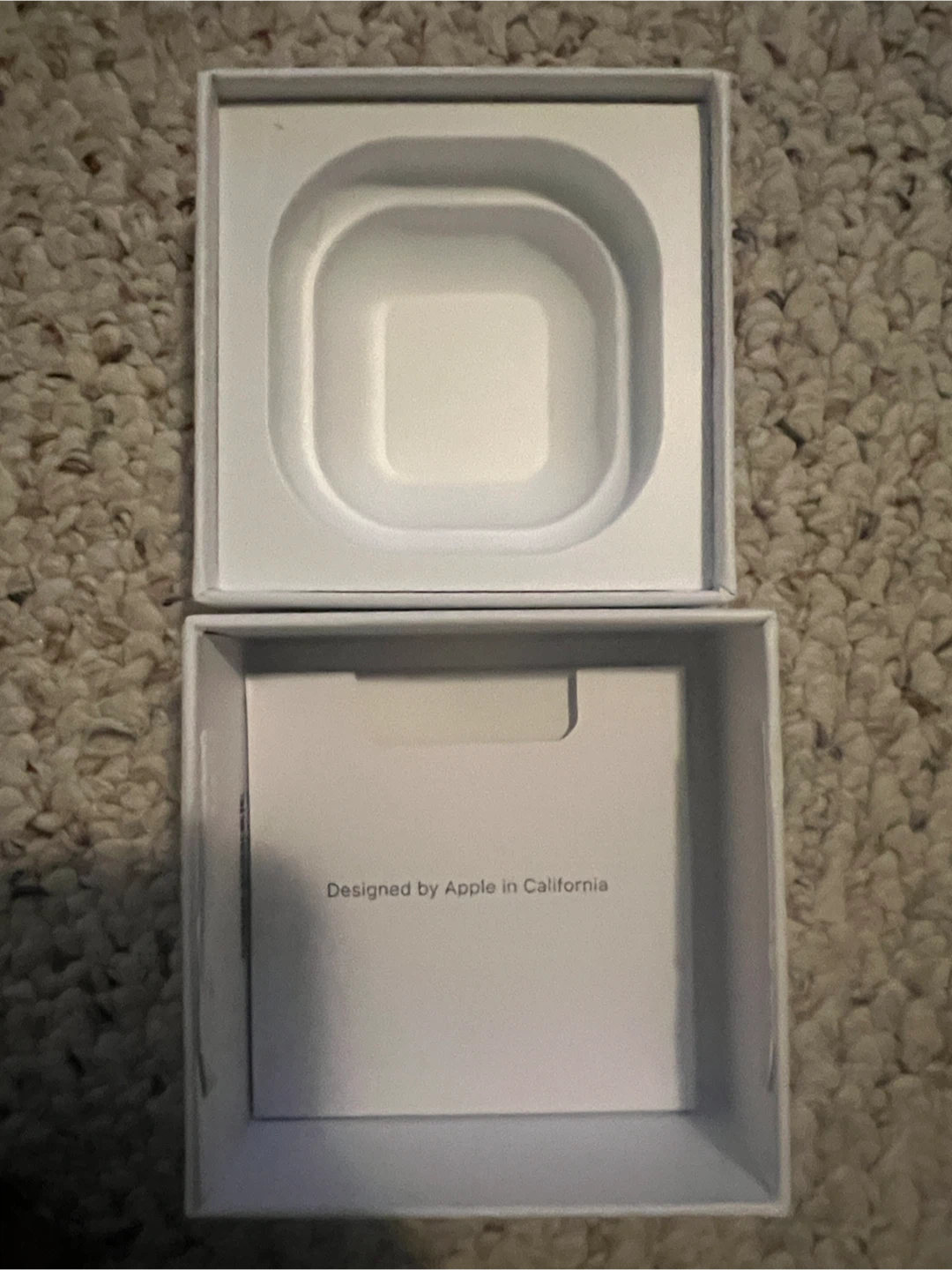Apple AirPods Pro Charging Case Gen 3 - photo 3