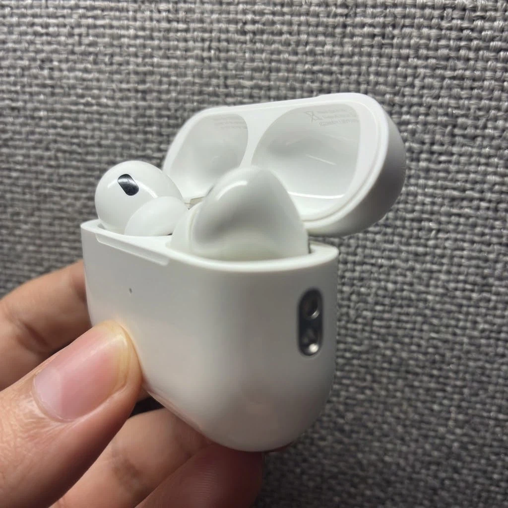 Apple AirPods Pro (2nd generation) - photo 3