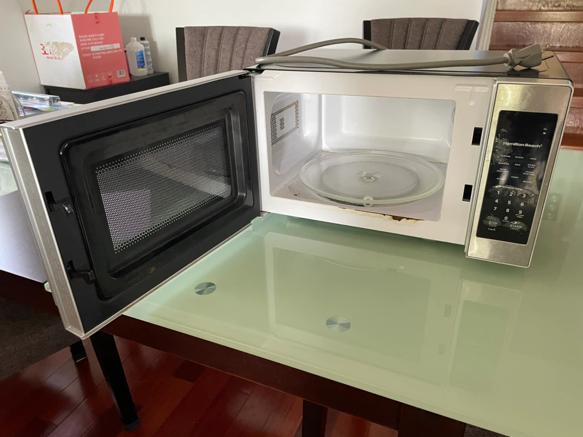 Hamilton Beach Microwave Oven - photo 2