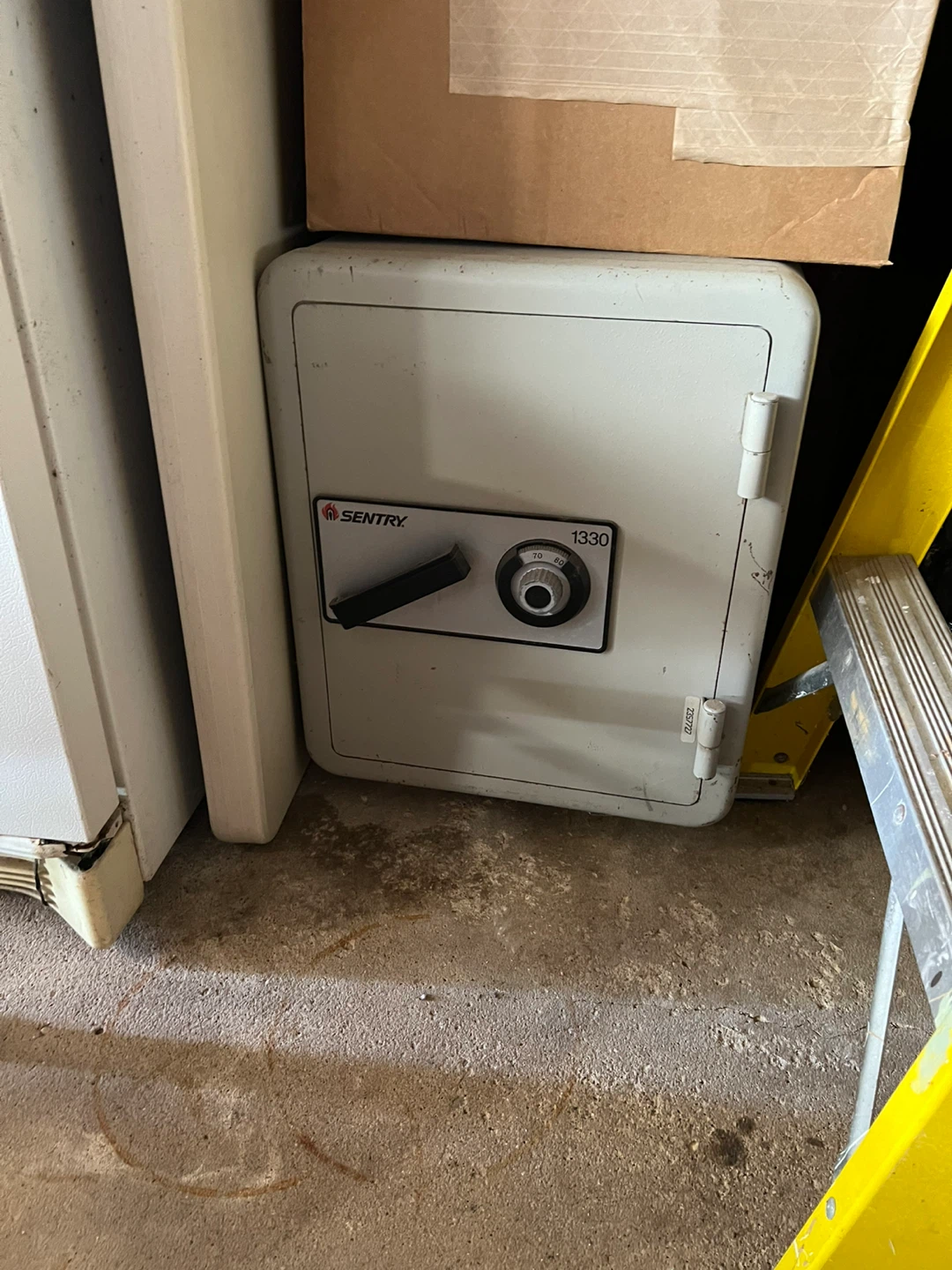 Sentry Safe 1330 Combination Lock Safe
