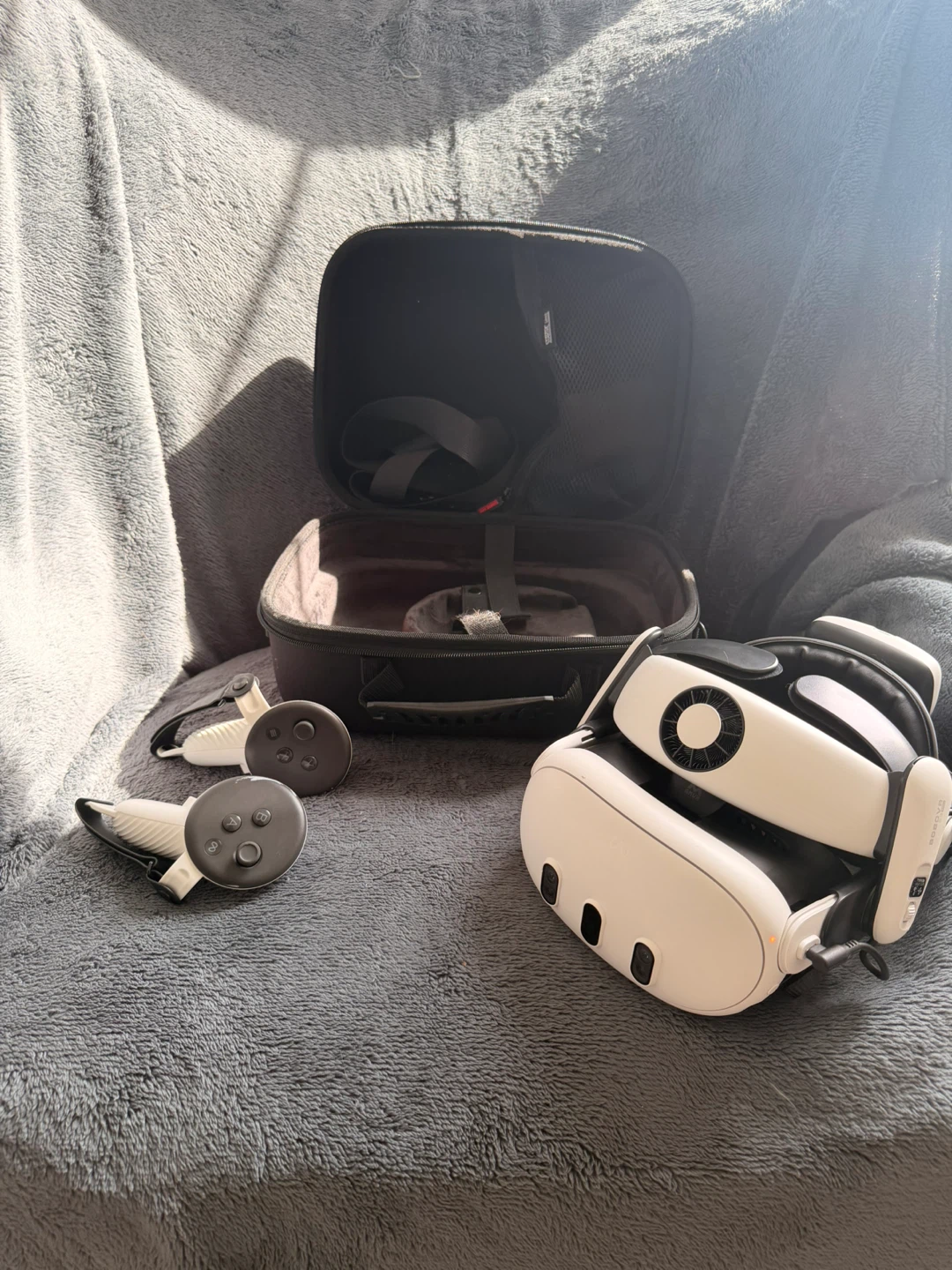 Meta Quest 3 512GB + BOBOVR S3 Pro & Accessories