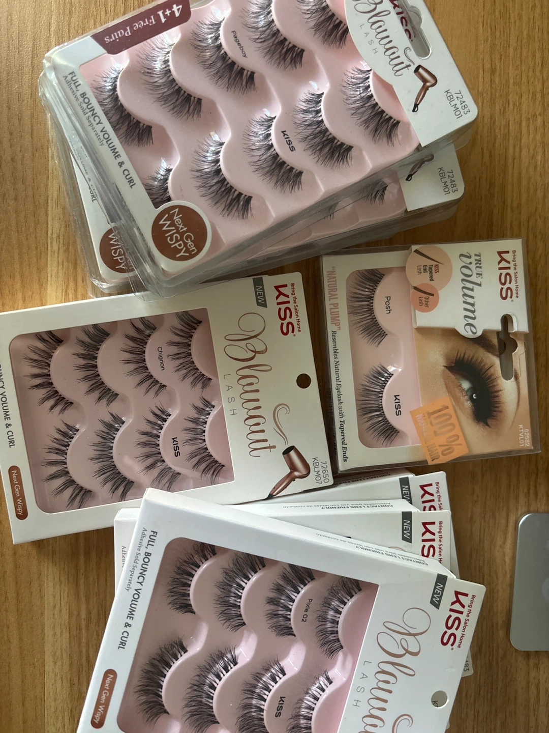 KISS Blowout Lashes - Full Bouncy Volume & Curl