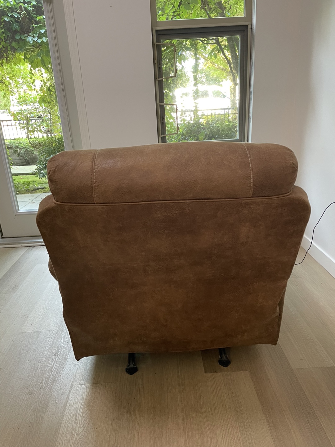 Recliner Chair (Surrey Pick Up) - photo 4