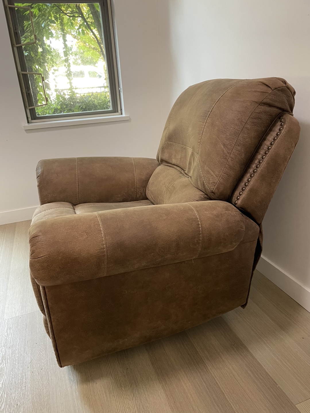 Recliner Chair (Surrey Pick Up) - photo 3