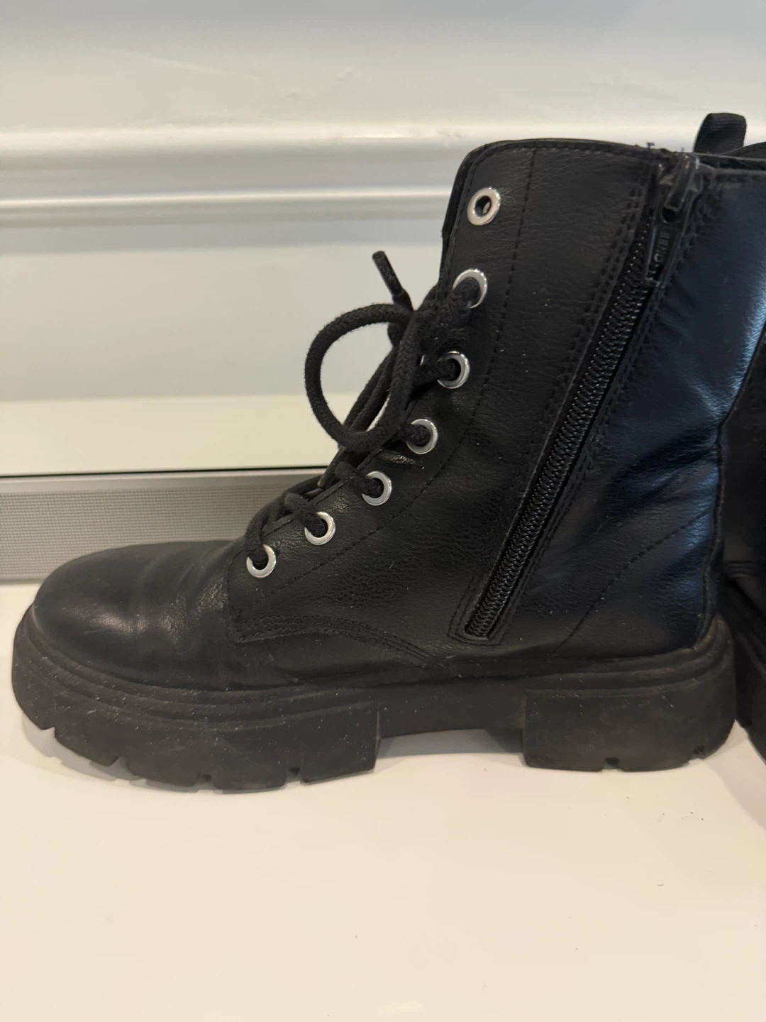 Girls 2.5 H&M combat boots zipper insert - photo 3