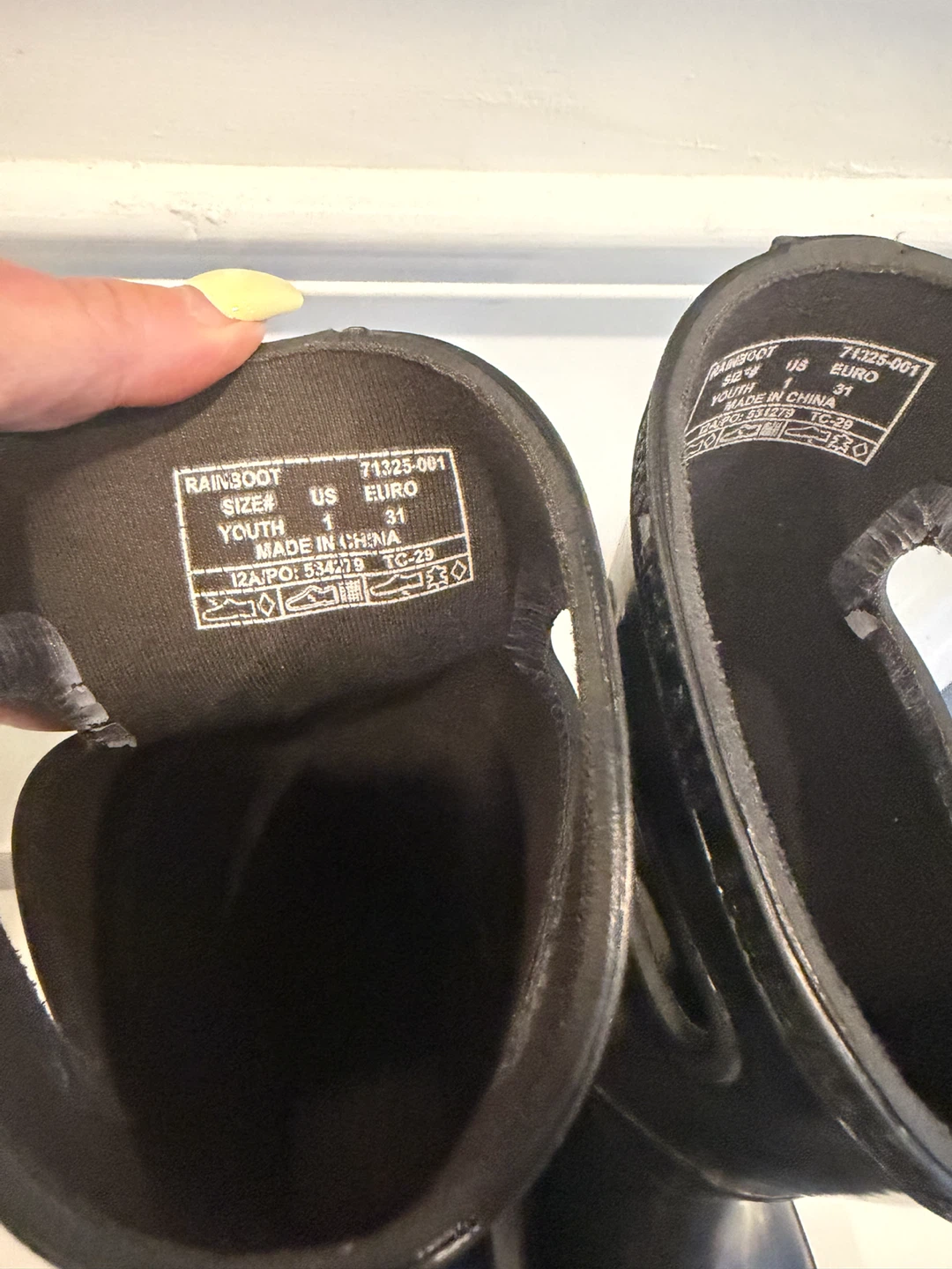 Unisex Bogs size 1 -new condition - photo 3