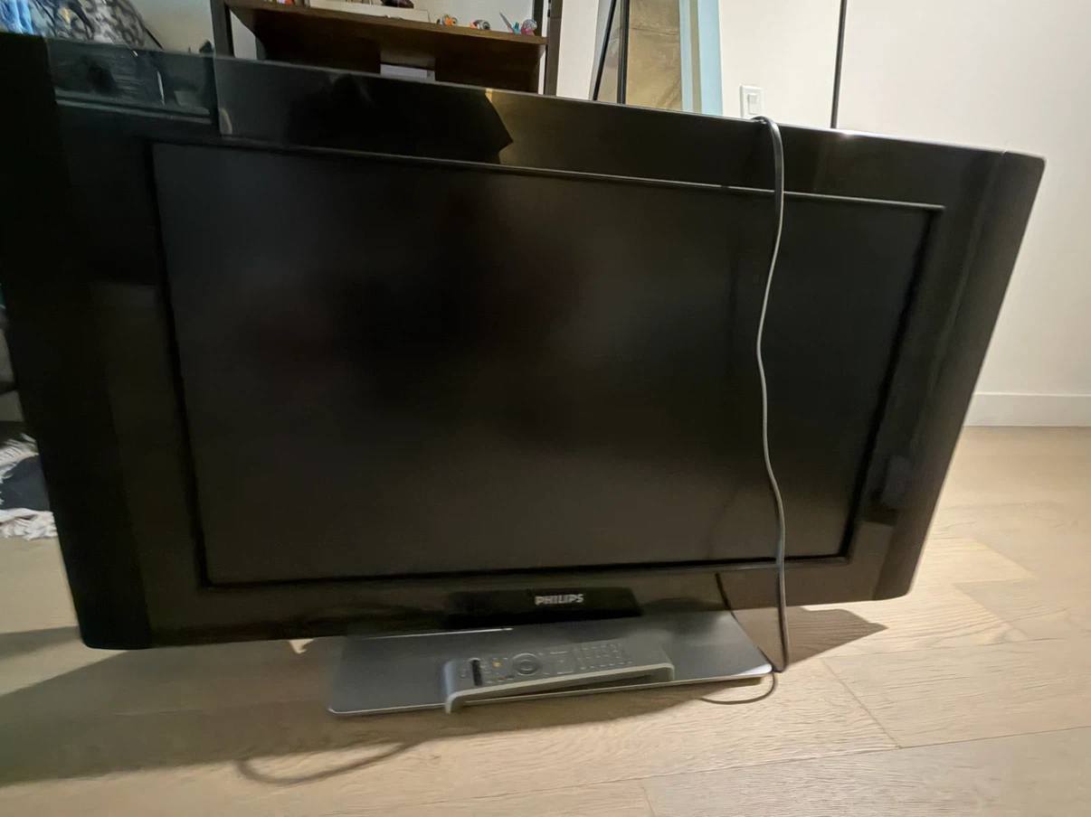 Philips Flat Screen TV with Remote - photo 3