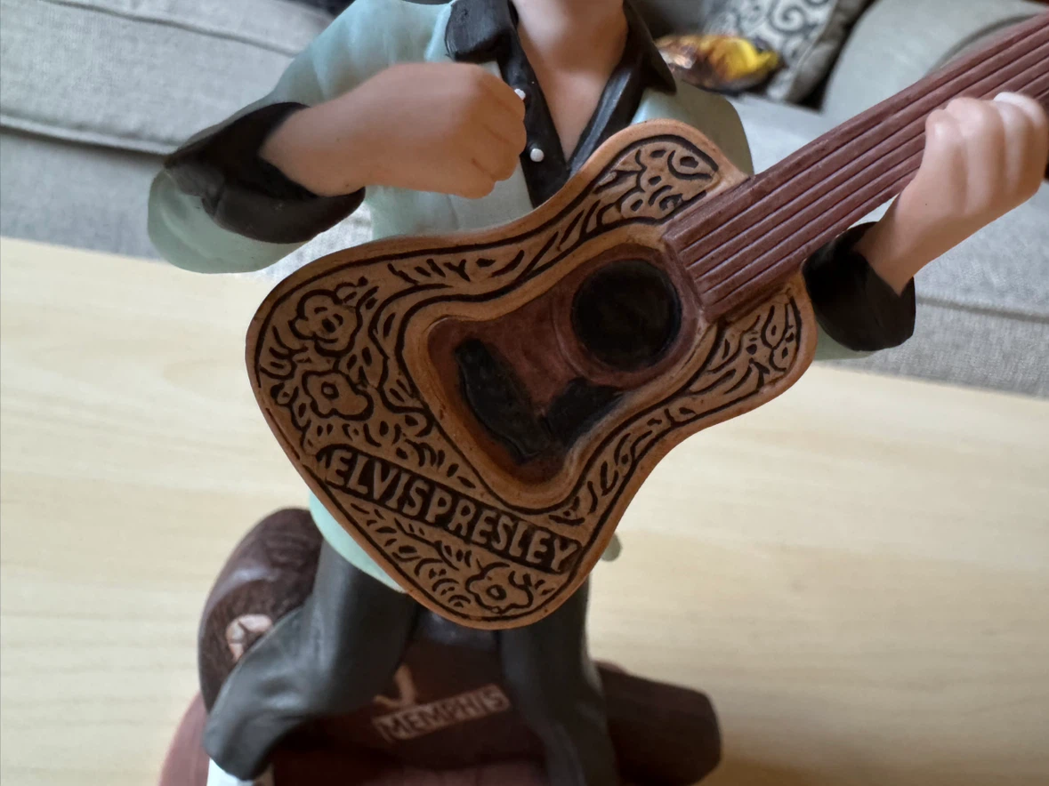 Elvis Presley Figurine with Guitar and Memphis Case - photo 5