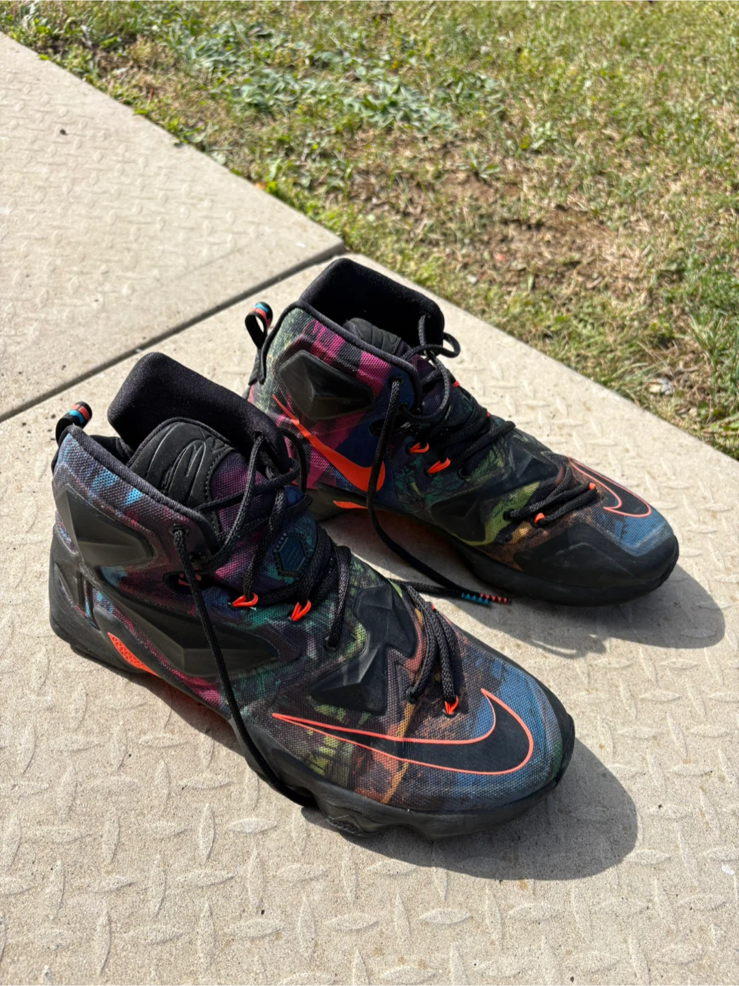 Lebron 13 Akronite