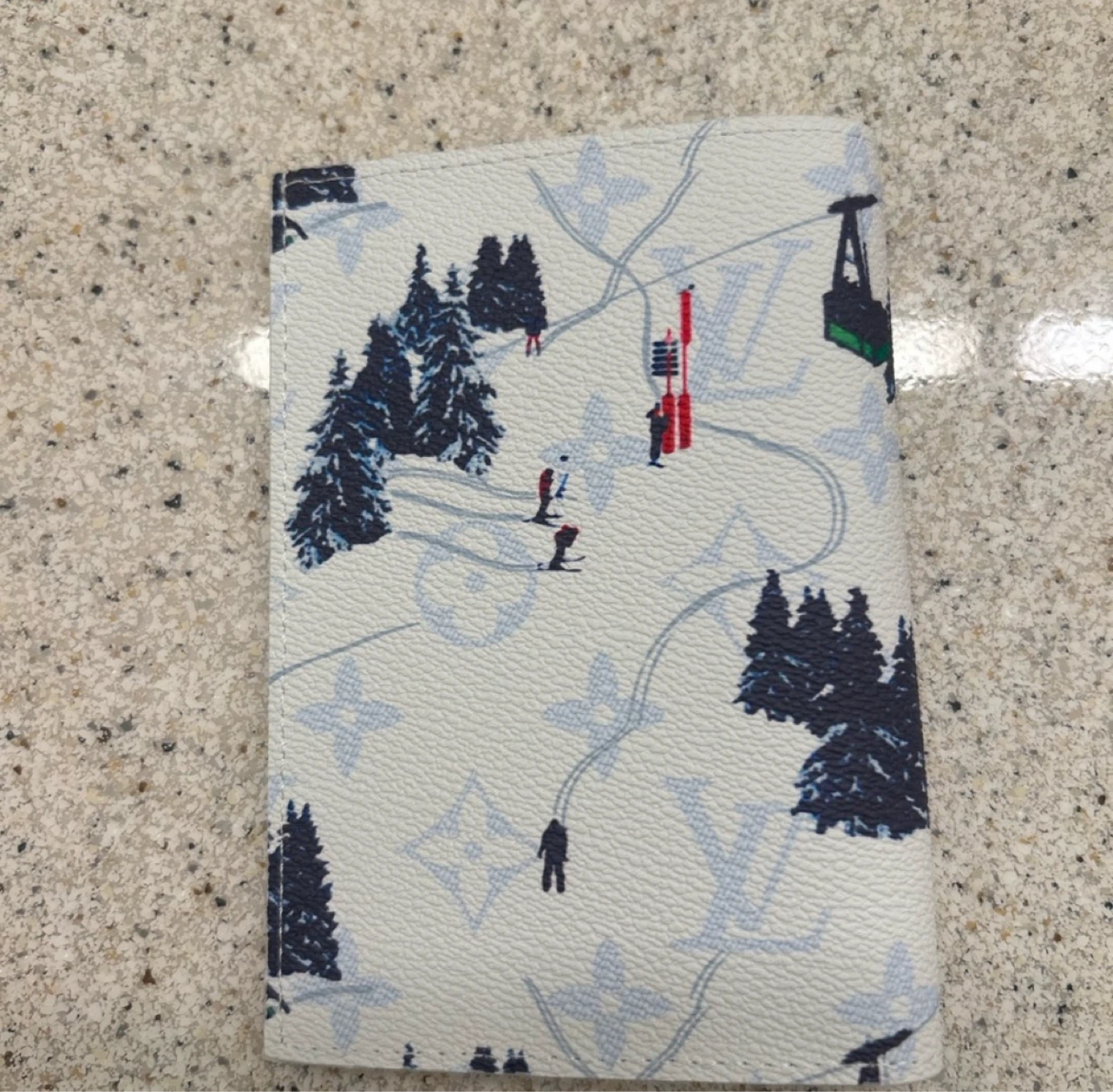 Louis Vuitton White Ski Print passport/Card holder - photo 3