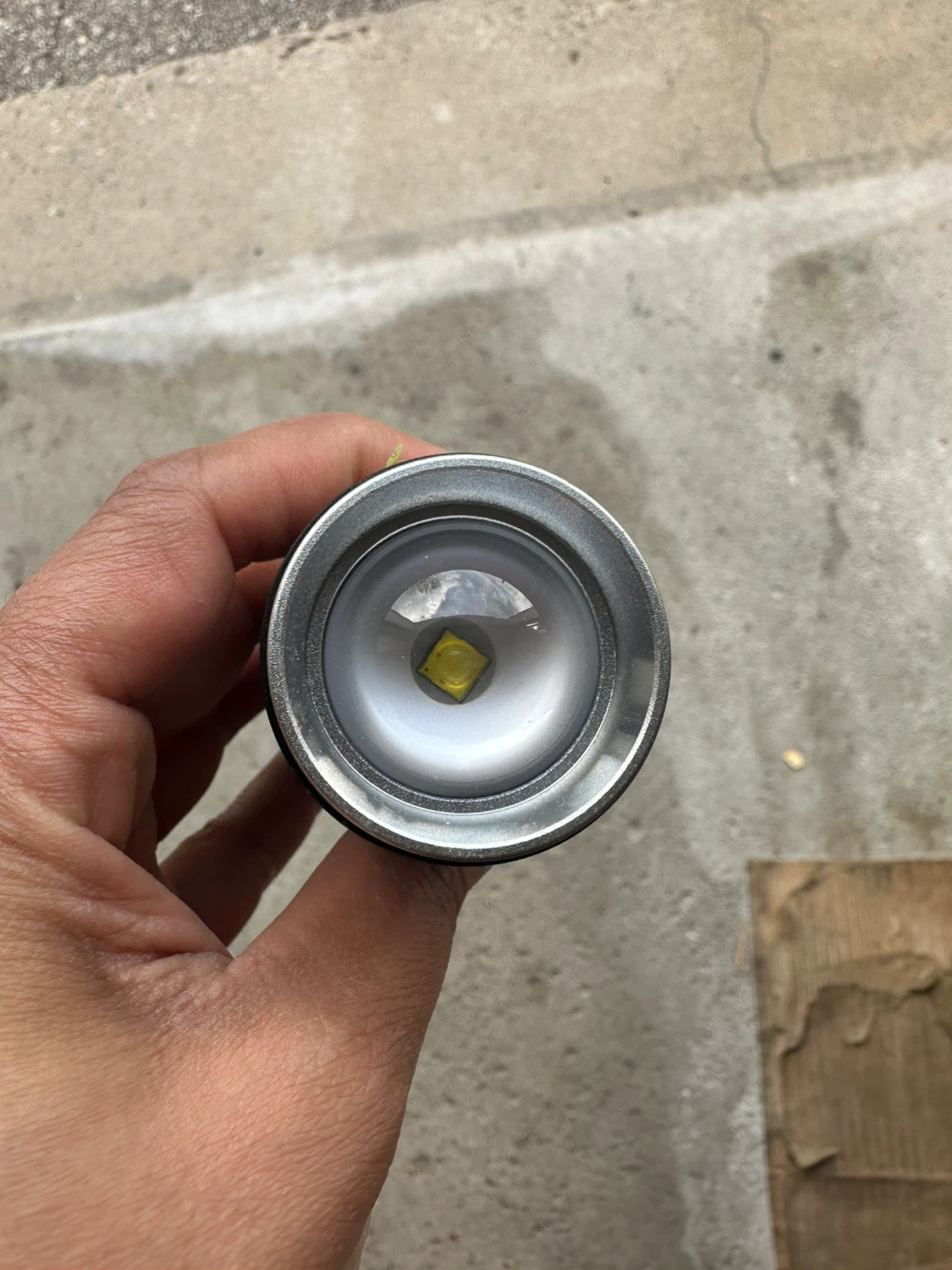 Husky LED Flashlight - photo 2