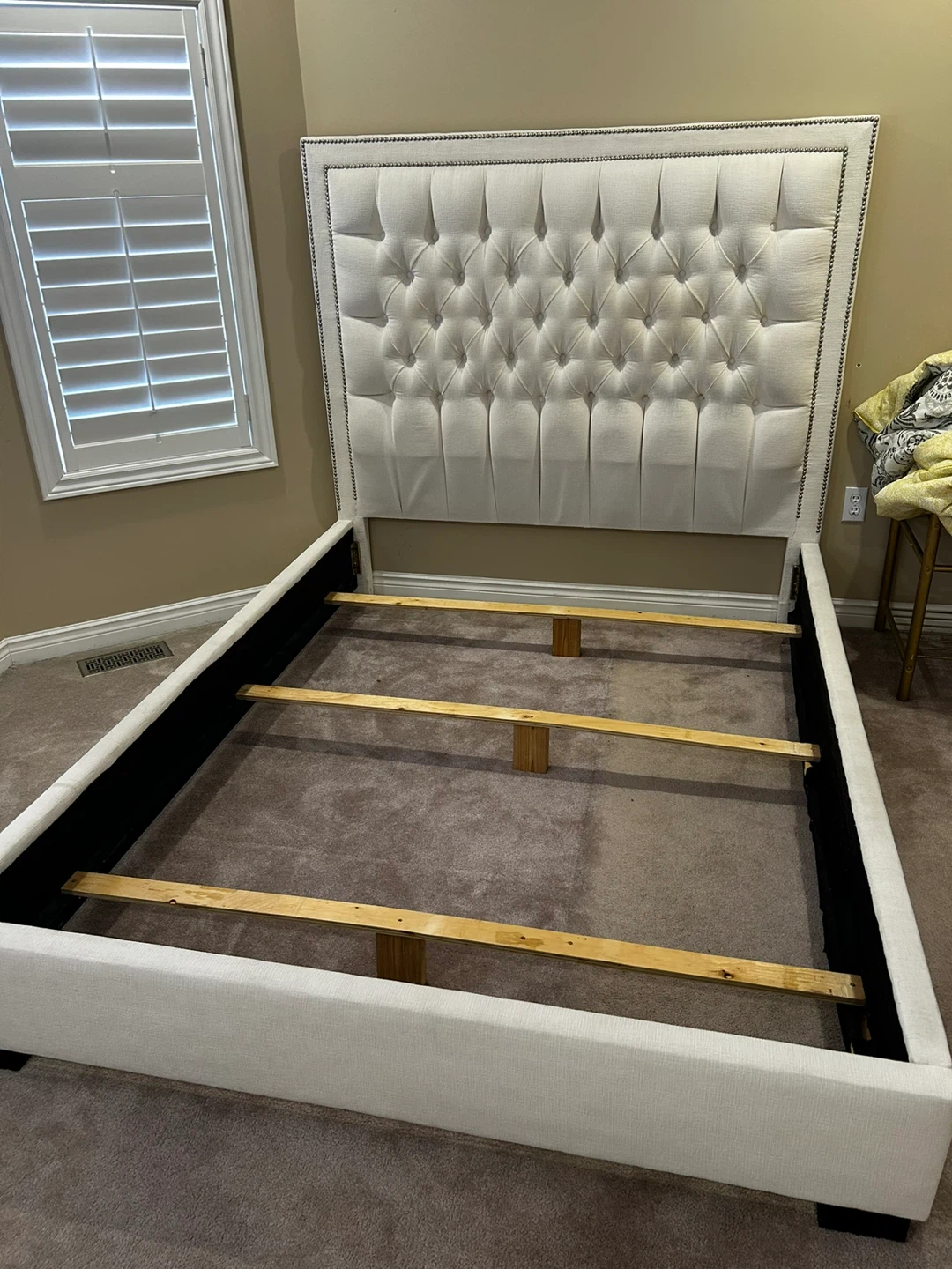 Tufted Upholstered Bed Frame w/ Headboard w/ foam, box mattress